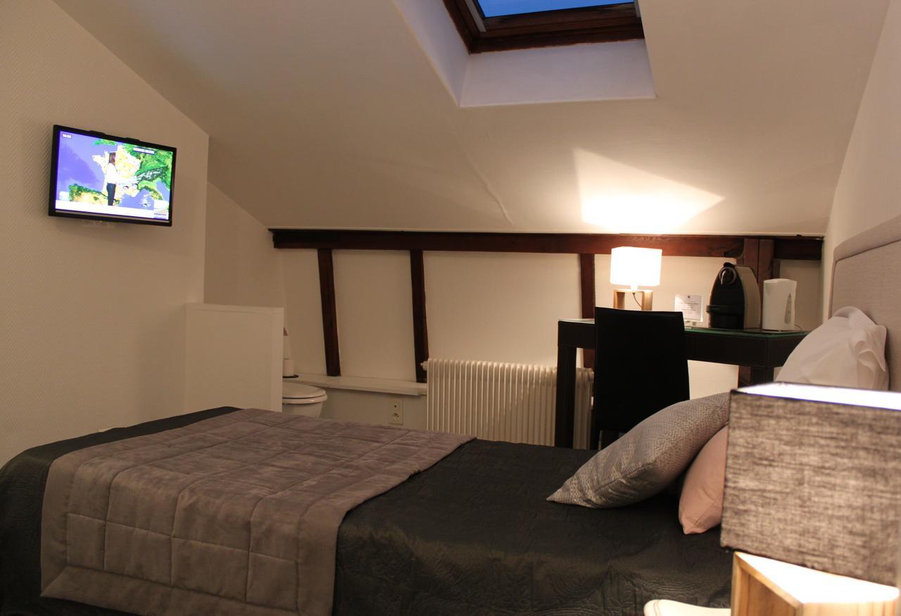 Résidence Et D'hôtes De La Porte D'arras Bed & Breakfast *