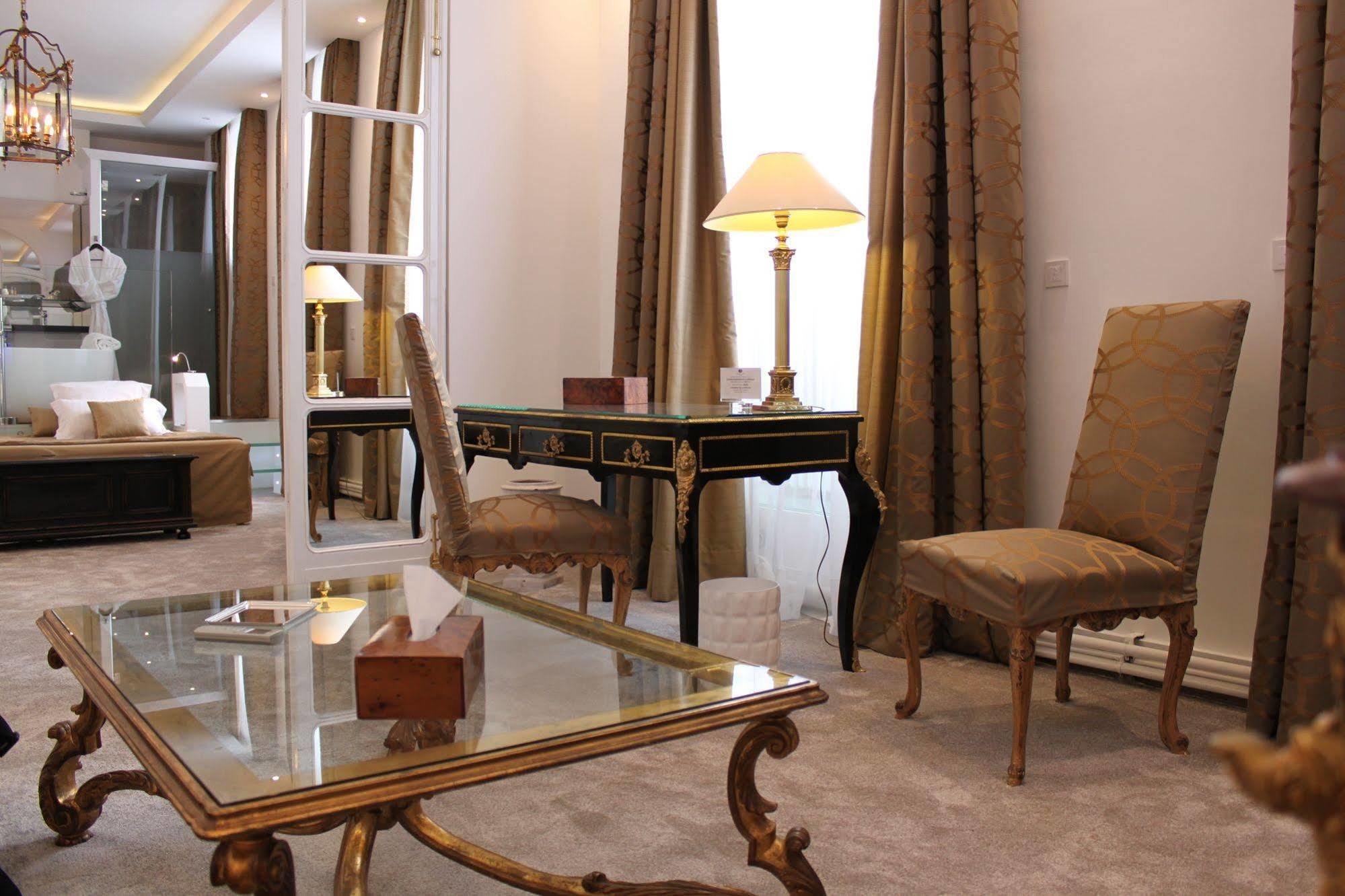 Résidence Et D'hôtes De La Porte D'arras Bed & Breakfast