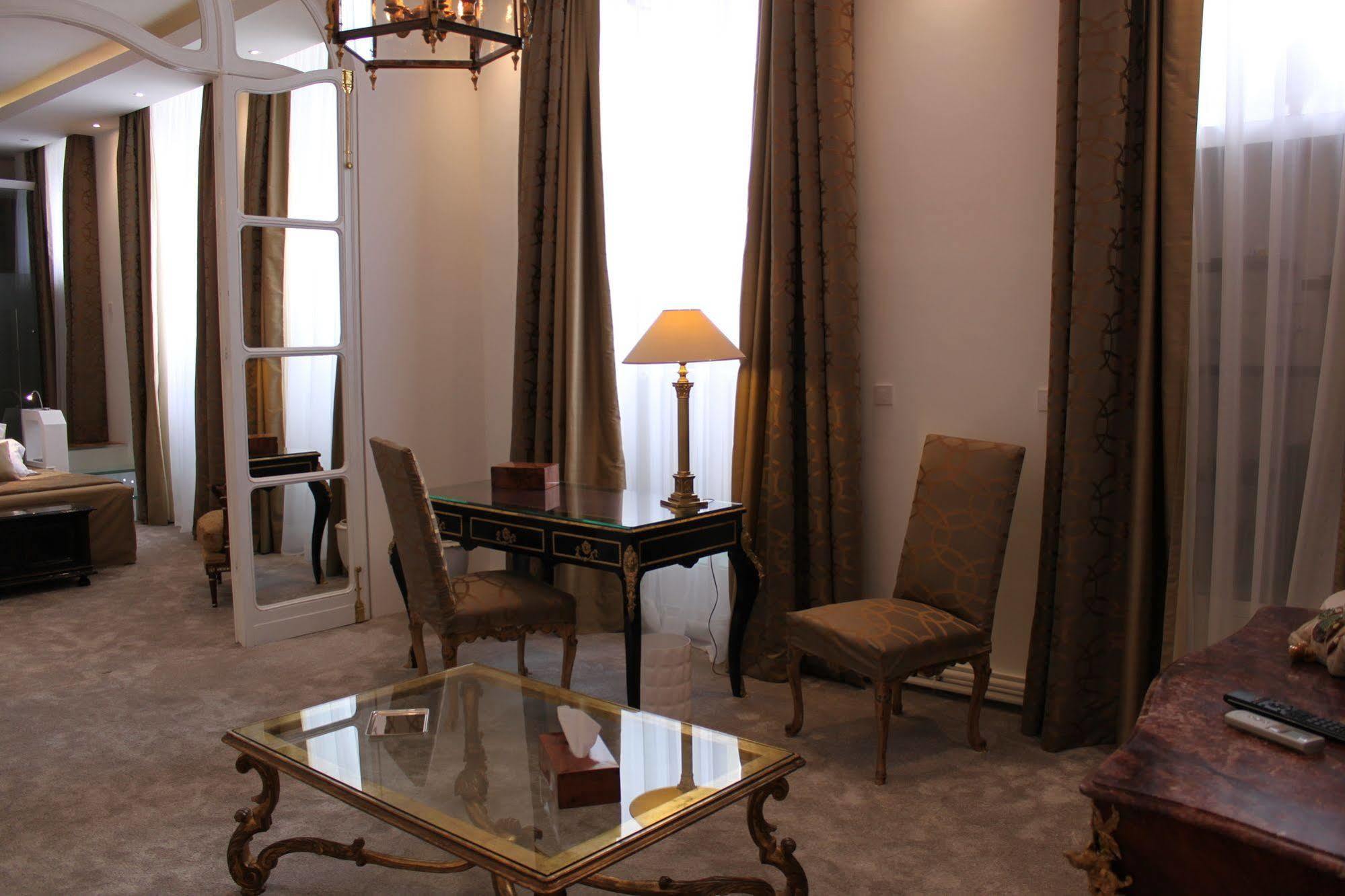 Résidence Et D'hôtes De La Porte D'arras Bed & Breakfast *