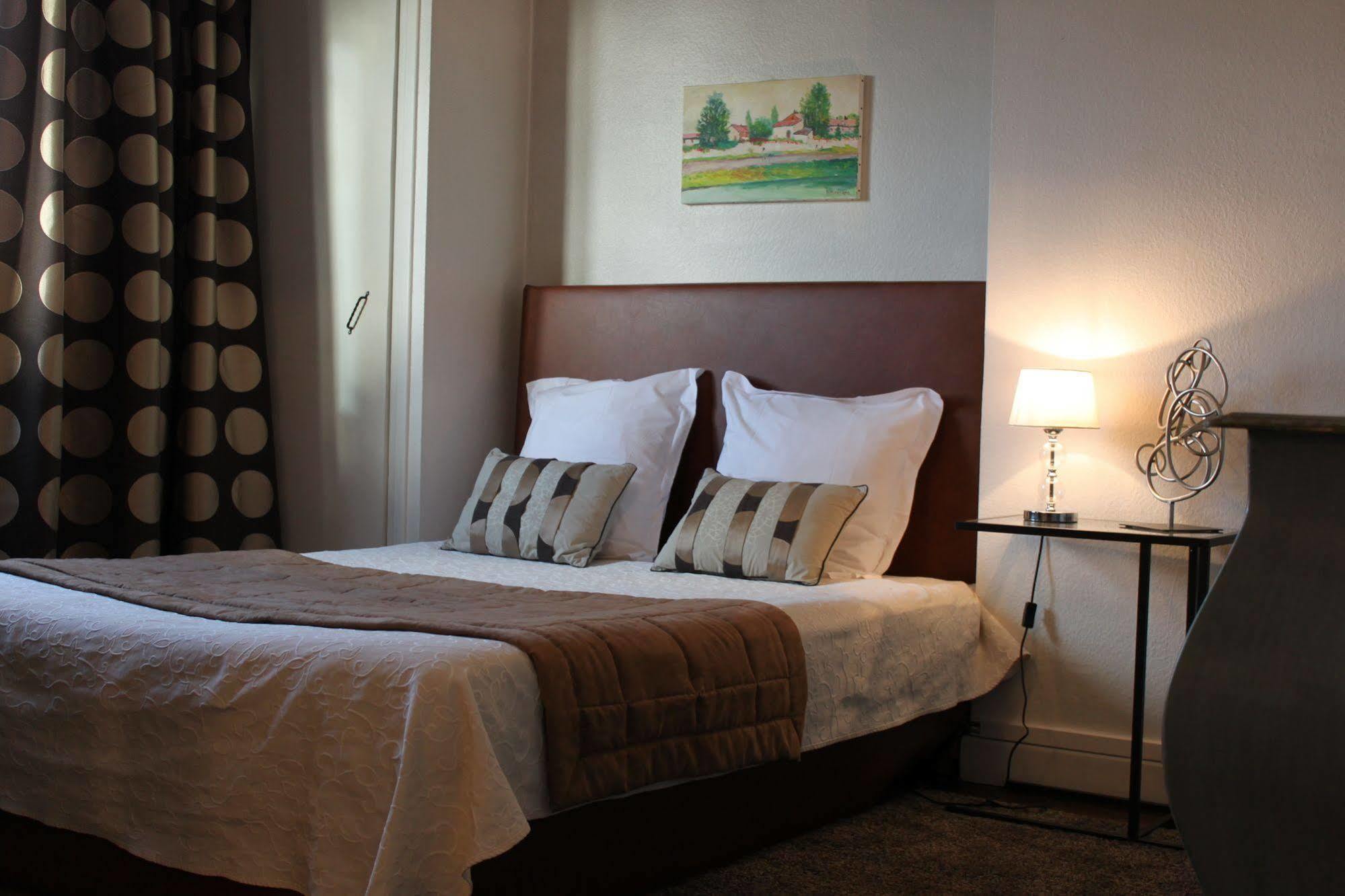 Bed & Breakfast Résidence Et D'hôtes De La Porte D'arras *